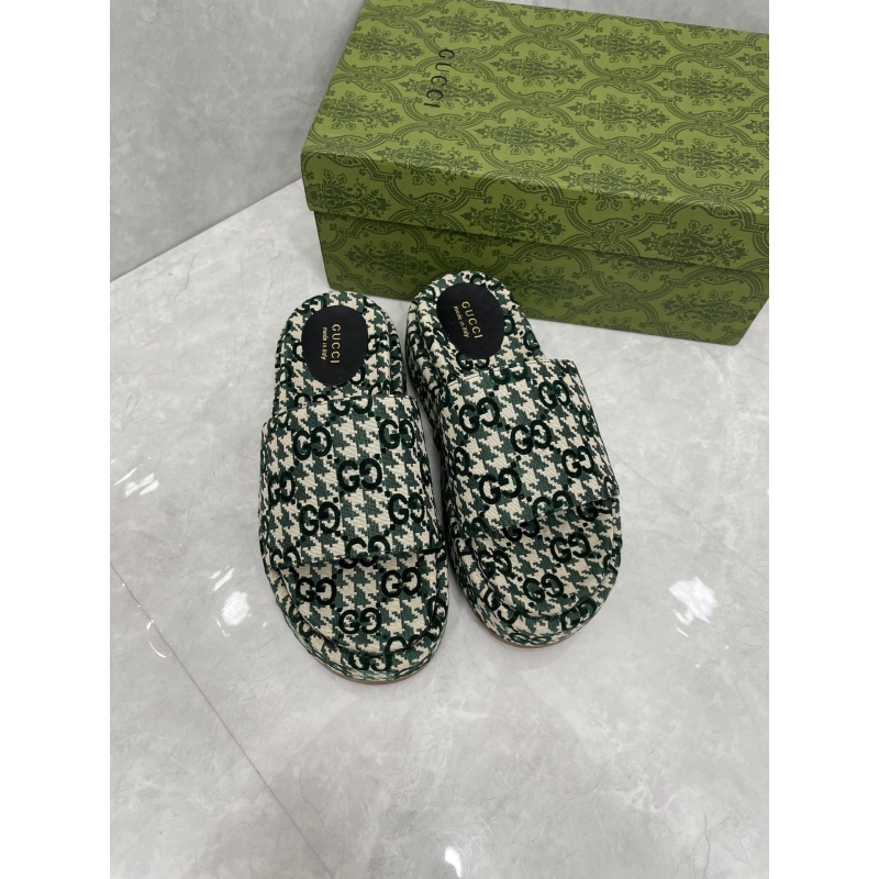 G*u*i slippers